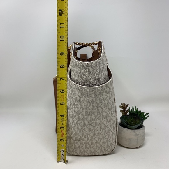 Michael Kors JST Large Chain Shoulder Bag - Picture 4 of 9